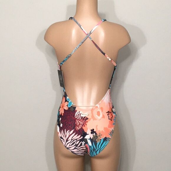 Vince Camuto floral plunge swimsuit. NWT - Picture 5 of 8